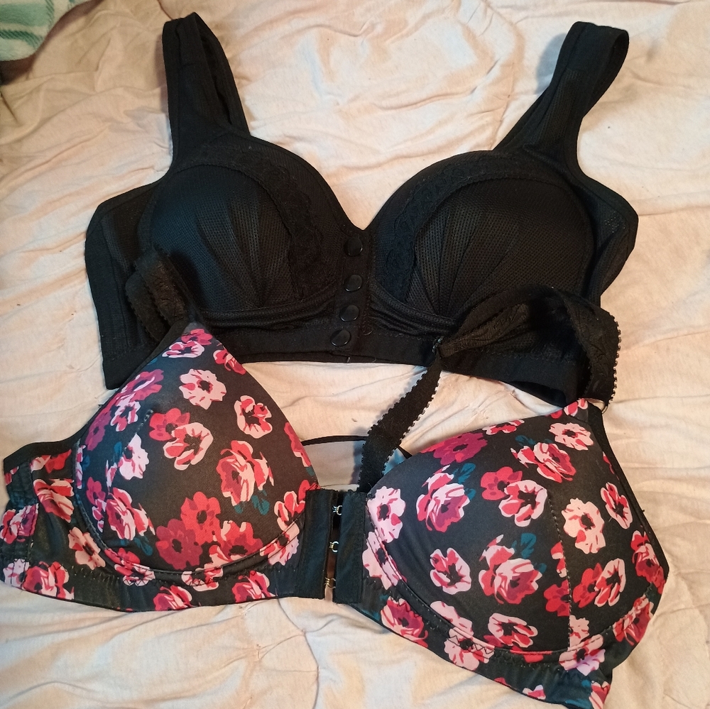 2 push up bras that I don't wear anymore and don't need
